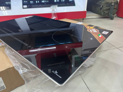 Bếp ba vùng nấu Canzy CZ 032T sở hữu mặt kính chất lượng