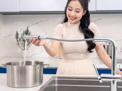 Vòi rửa bát dây rút Konox Stream Chrome dây rút nóng lạnh